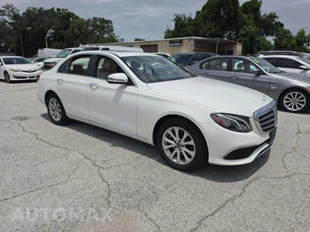 2018 Mercedes-Benz E 300 4MATIC Sedan – miniatura 4