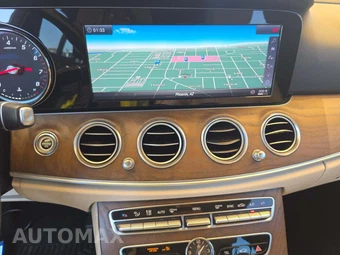 2018 Mercedes-Benz E 300 Sedan - miniatura 10