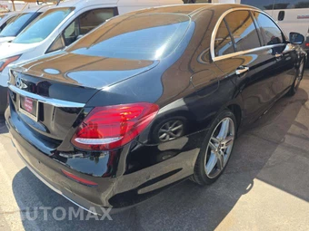 2018 Mercedes-Benz E 300 Sedan - miniatura 3
