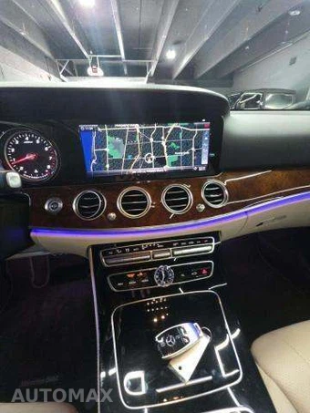 2018 Mercedes-Benz E 300 Sedan - miniatura 10