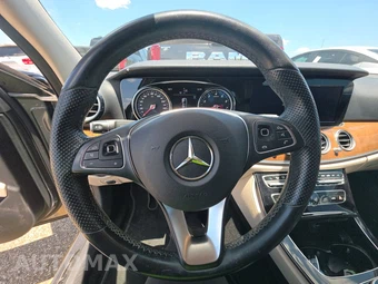 2018 Mercedes-Benz E 300 Sedan – miniatura 10