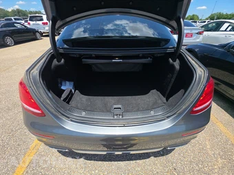 2018 Mercedes-Benz E 300 Sedan – miniatura 16