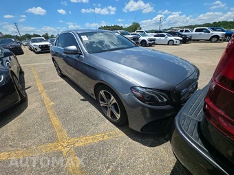 2018 Mercedes-Benz E 300 Sedan – miniatura 3