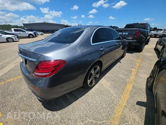 2018 Mercedes-Benz E 300 Sedan – miniatura 4