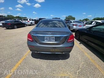 2018 Mercedes-Benz E 300 Sedan – miniatura 5