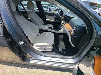 2018 Mercedes-Benz E 300 Sedan – miniatura 8