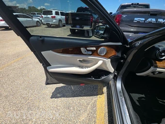 2018 Mercedes-Benz E 300 Sedan – miniatura 9