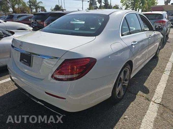 2018 Mercedes-Benz E 300 Sedan – miniatura 3