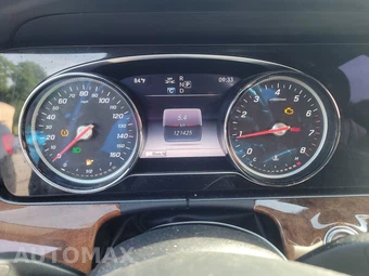 2018 Mercedes-Benz E 300 Sedan – miniatura 12