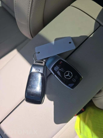2018 Mercedes-Benz E 300 Sedan - miniatura 8