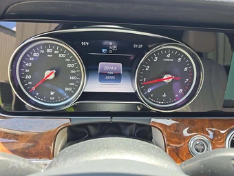 2018 Mercedes-Benz E 300 Sedan - miniatura 9
