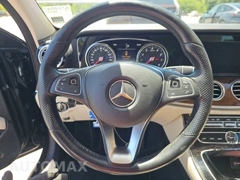 2018 Mercedes-Benz E 300 Sedan – miniatura 10