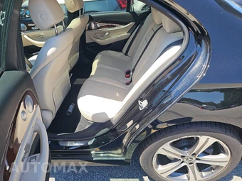 2018 Mercedes-Benz E 300 Sedan – miniatura 13