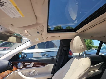 2018 Mercedes-Benz E 300 Sedan – miniatura 17
