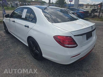 2018 Mercedes-Benz E 300 Sedan - miniatura 2