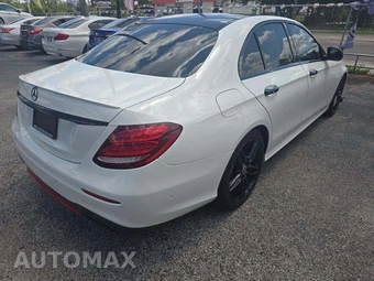 2018 Mercedes-Benz E 300 Sedan - miniatura 3