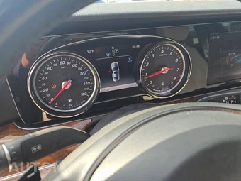 2018 Mercedes-Benz E 300 Sedan – miniatura 12