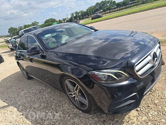 2018 Mercedes-Benz E 300 Sedan – miniatura 3