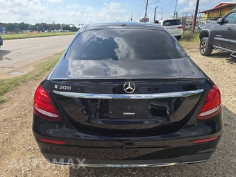 2018 Mercedes-Benz E 300 Sedan – miniatura 5
