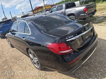 2018 Mercedes-Benz E 300 Sedan – miniatura 6