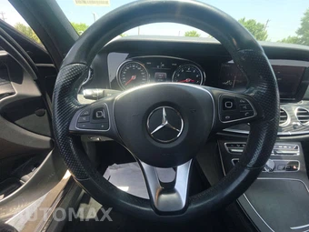 2018 Mercedes-Benz E 300 Sedan – miniatura 10