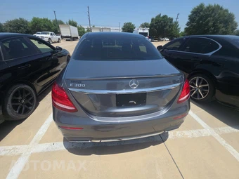 2018 Mercedes-Benz E 300 Sedan – miniatura 5