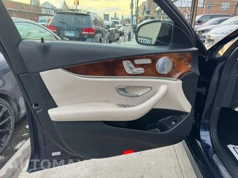 2018 Mercedes-Benz E 300 Sedan - miniatura 10