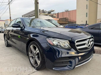 2018 Mercedes-Benz E 300 Sedan - miniatura 4
