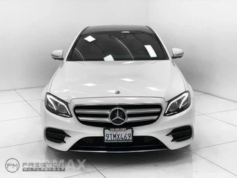 2018 Mercedes-Benz E 300 Sedan - miniatura 2
