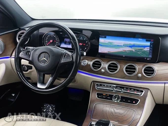 2018 Mercedes-Benz E 300 Sedan - miniatura 32