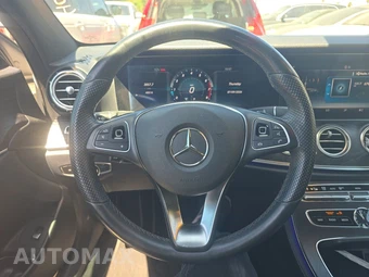 2018 Mercedes-Benz E 300 Sedan - miniatura 10