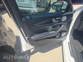 2018 Mercedes-Benz E 300 Sedan - miniatura 9