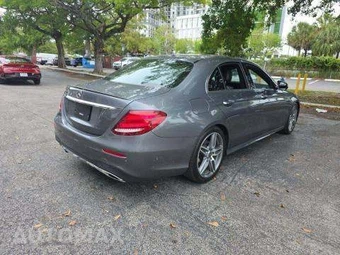 2018 Mercedes-Benz E 300 Sedan – miniatura 3