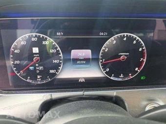 2018 Mercedes-Benz E 300 Sedan – miniatura 9