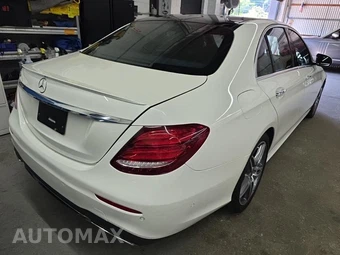 2018 Mercedes-Benz E 300 Sedan – miniatura 4