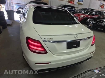 2018 Mercedes-Benz E 300 Sedan – miniatura 5