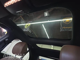 2018 Mercedes-Benz E 300 Sedan – miniatura 8