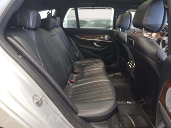 2018 Mercedes-Benz E 400 4MATIC Wagon - miniatura 16