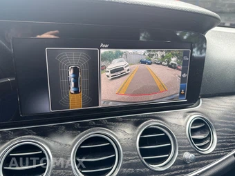 2018 Mercedes-Benz E-Class Sedan E 300 - miniatura 11