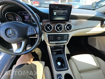 2018 Mercedes-Benz GLA 250 4MATIC – miniatura 11