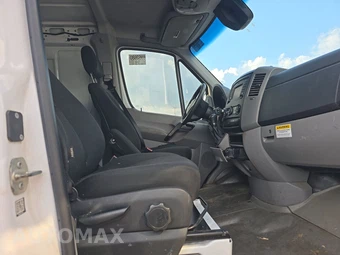 2018 Mercedes-Benz Sprinter 2500 Cargo Van Standard Roof 144.3" WB – miniatura 8