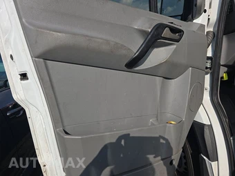 2018 Mercedes-Benz Sprinter 2500 Cargo Van Standard Roof 144.3" WB – miniatura 9