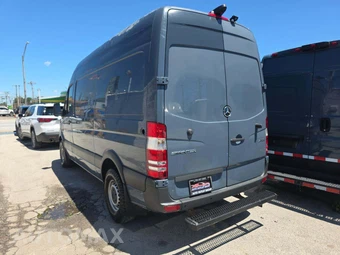 2018 Mercedes-Benz Sprinter 2500 Cargo Van Standard Roof 144.3" WB – miniatura 2