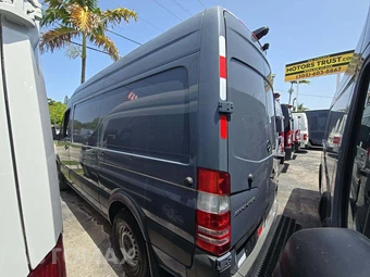 2018 Mercedes-Benz Sprinter 2500 Cargo Van Standard Roof 144.3" WB - miniatura 2