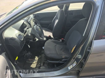 2018 Mitsubishi Mirage ES – miniatura 7