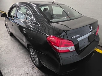 2018 Mitsubishi Mirage G4 ES – miniatura 6