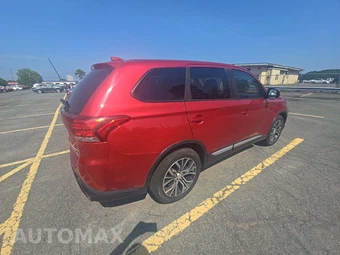 2018 Mitsubishi Outlander LE – miniatura 3
