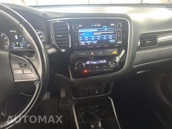 2018 Mitsubishi Outlander LE – miniatura 10