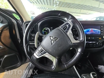 2018 Mitsubishi Outlander PHEV GT - miniatura 10
