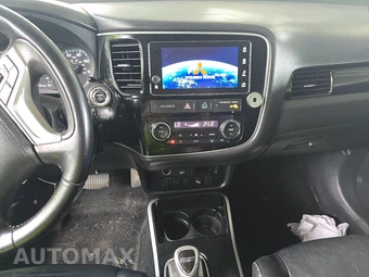 2018 Mitsubishi Outlander PHEV GT - miniatura 11